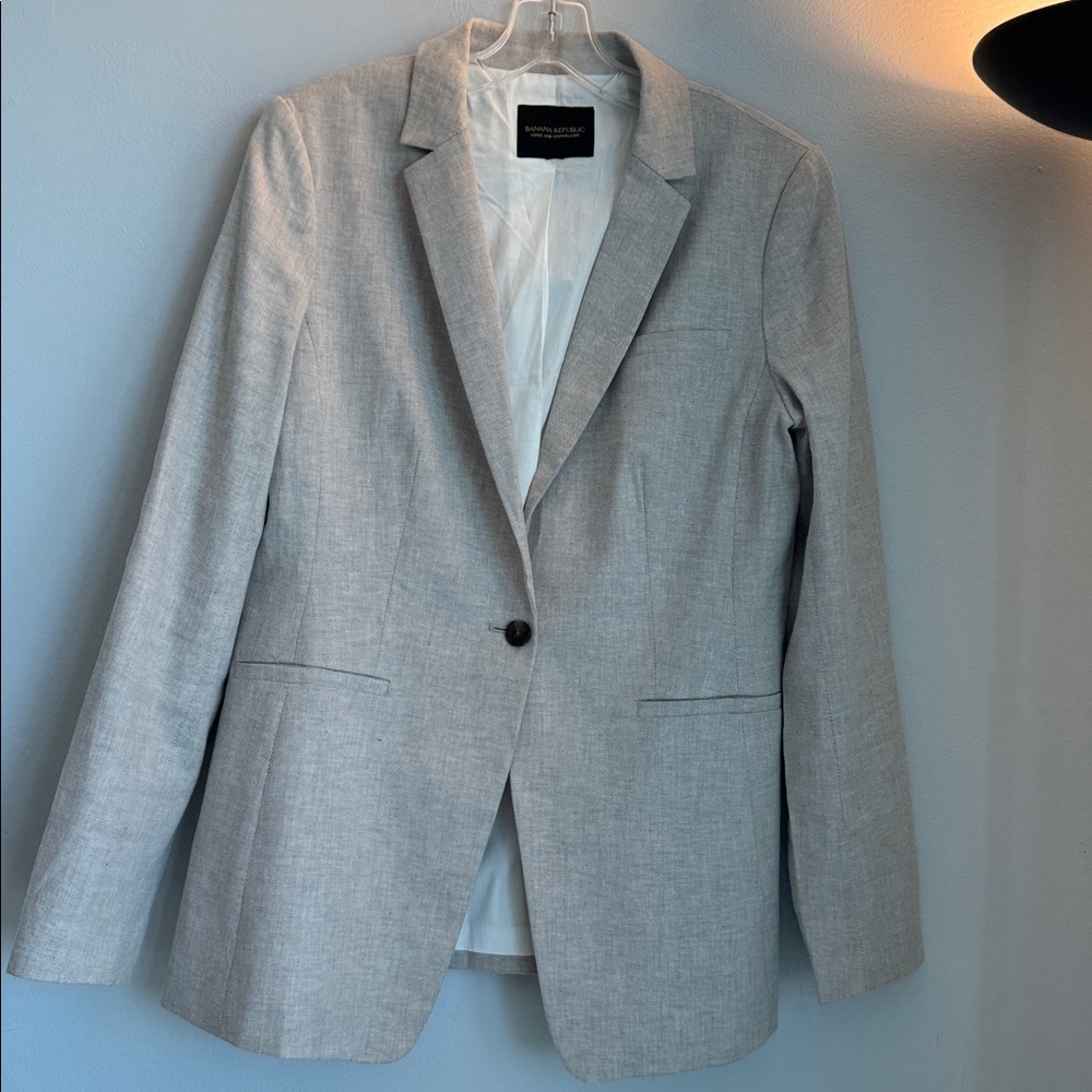 Banana Republic Long and Lean Blazer Grey Plaid
Excellent Condition